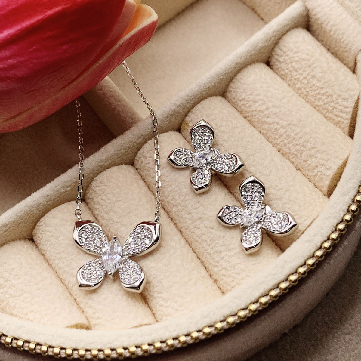 Collana farfalla shine