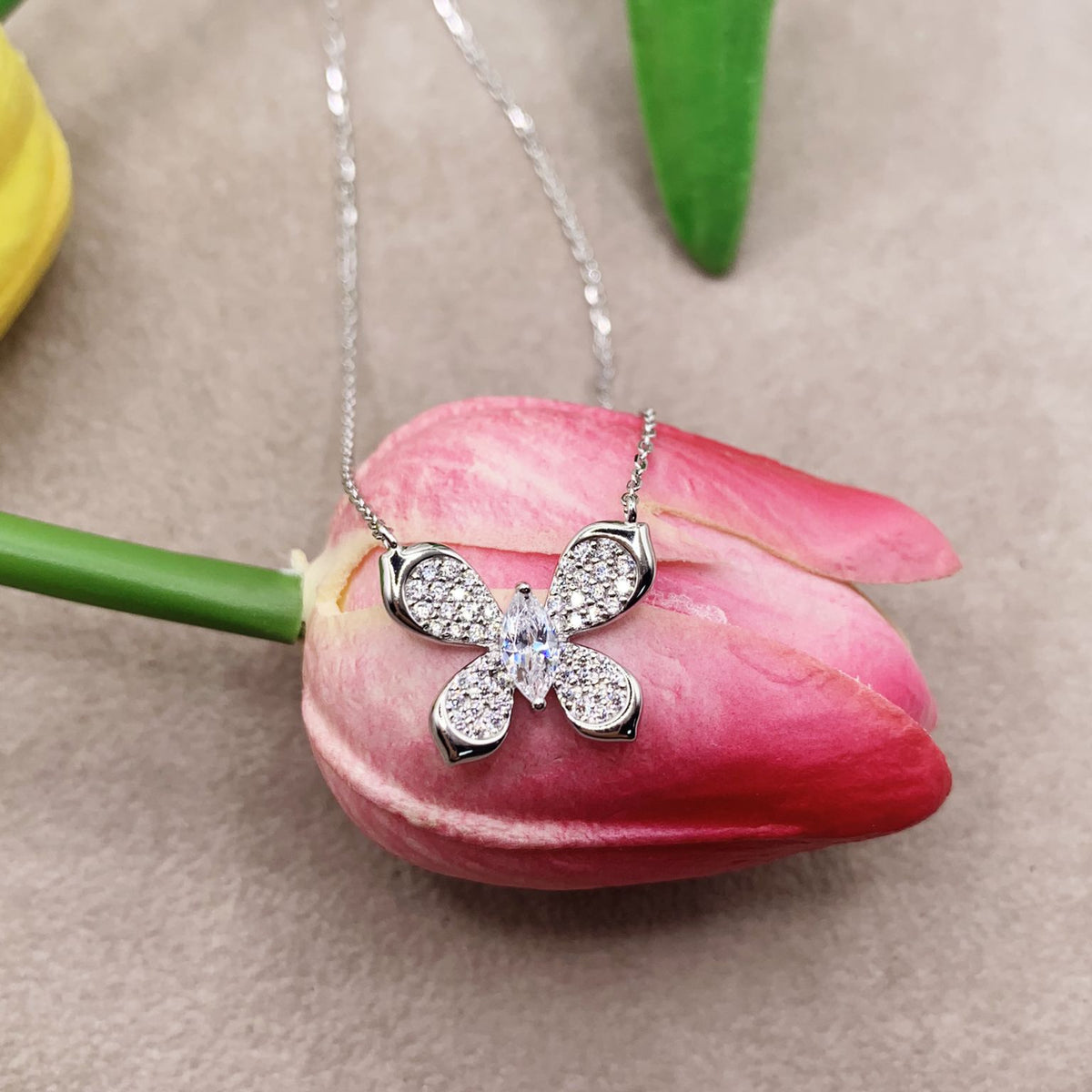 Collana farfalla shine