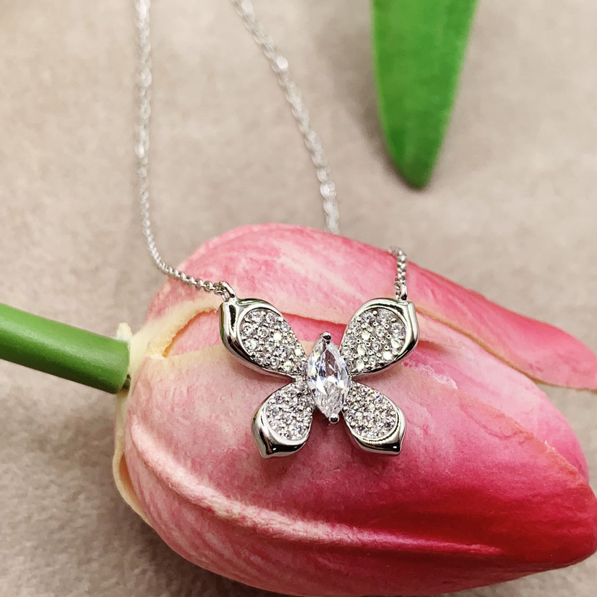 Collana farfalla shine