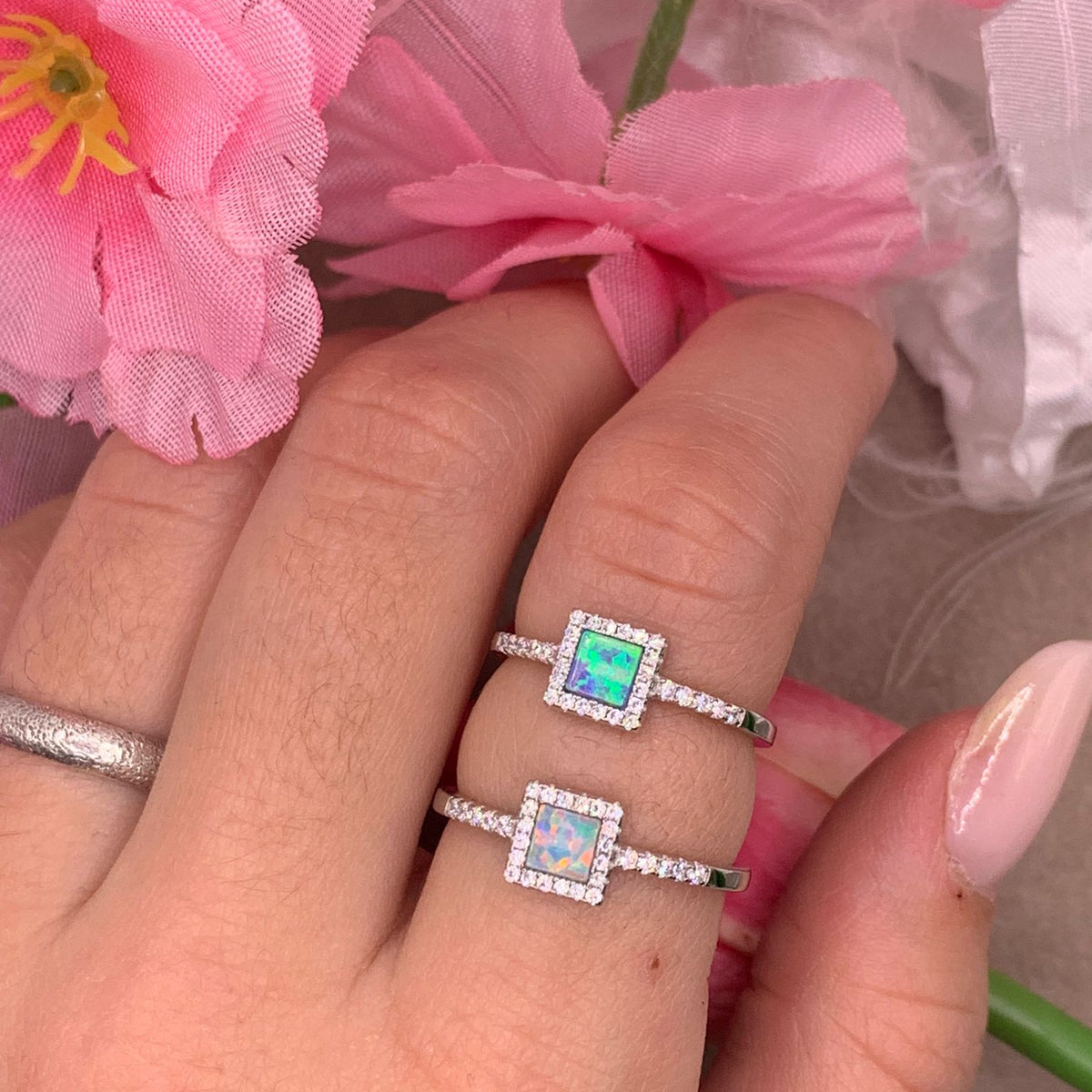 Anello opalino quadratino