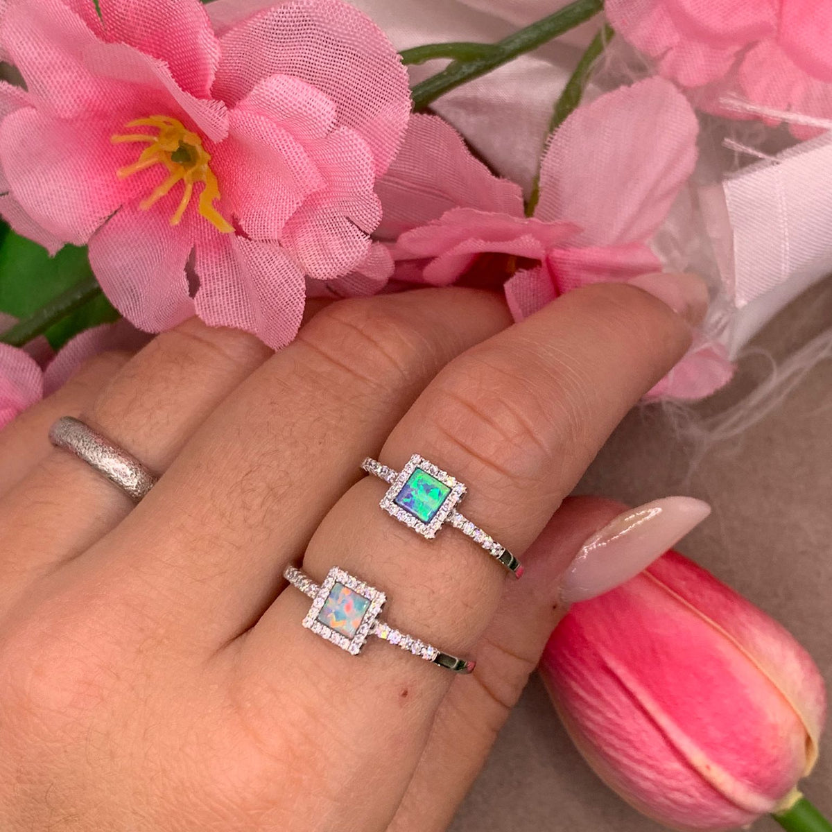 Anello opalino quadratino