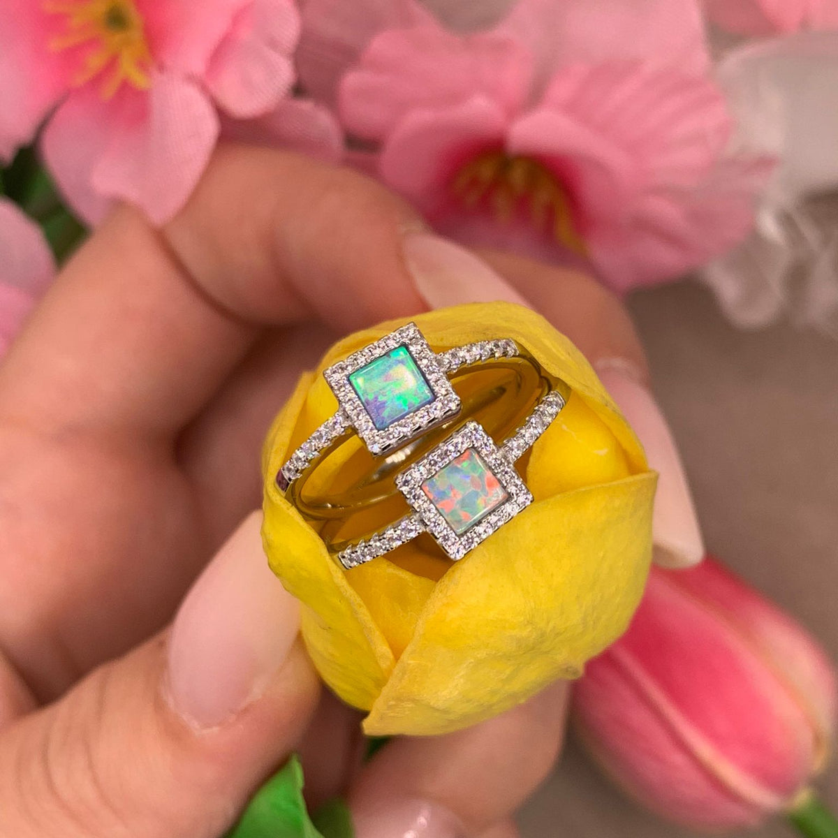 Anello opalino quadratino