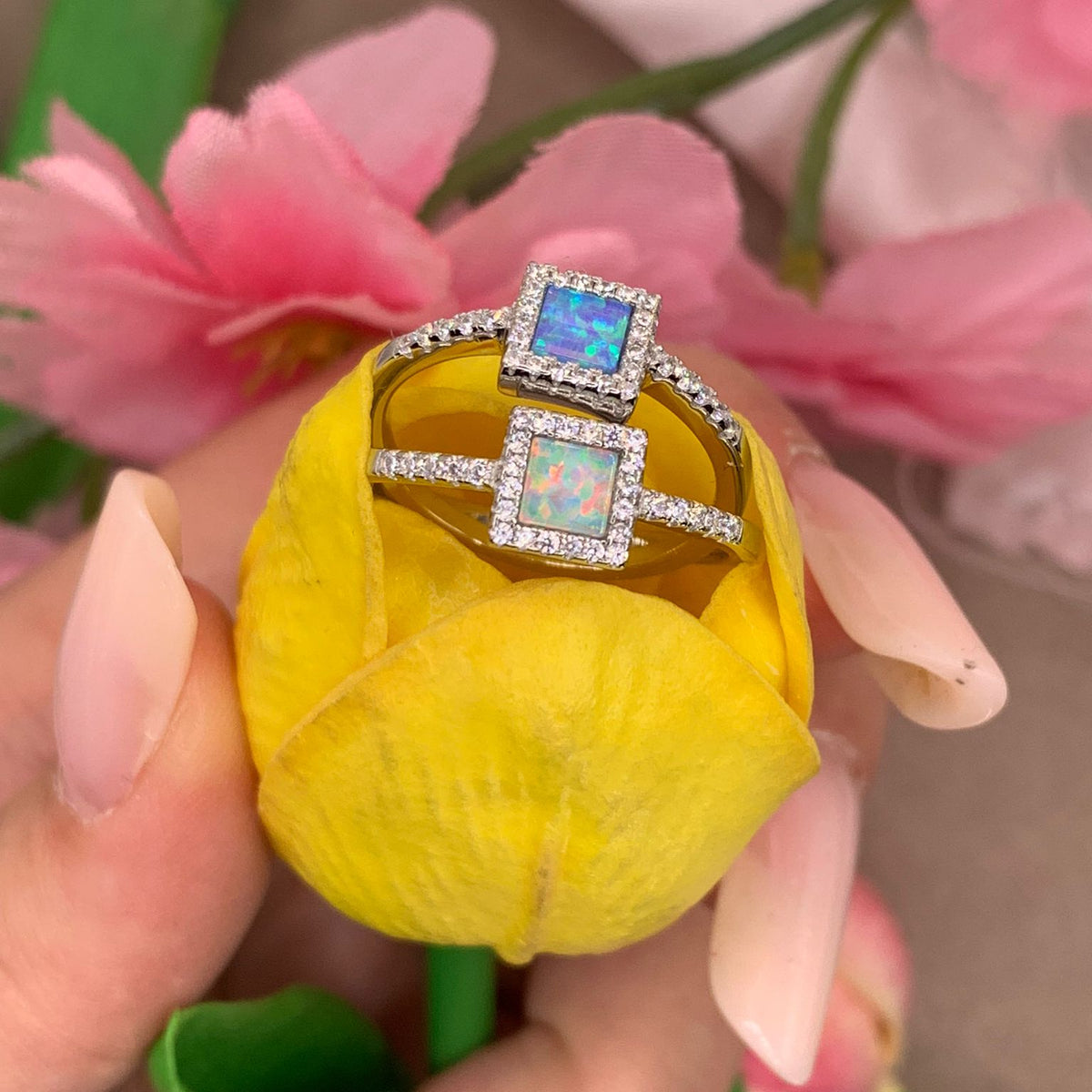 Anello opalino quadratino